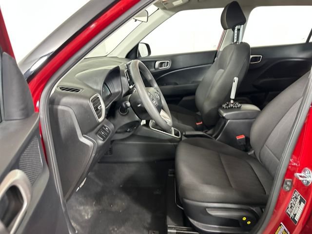 Used 2025 Hyundai Venue SE image 11