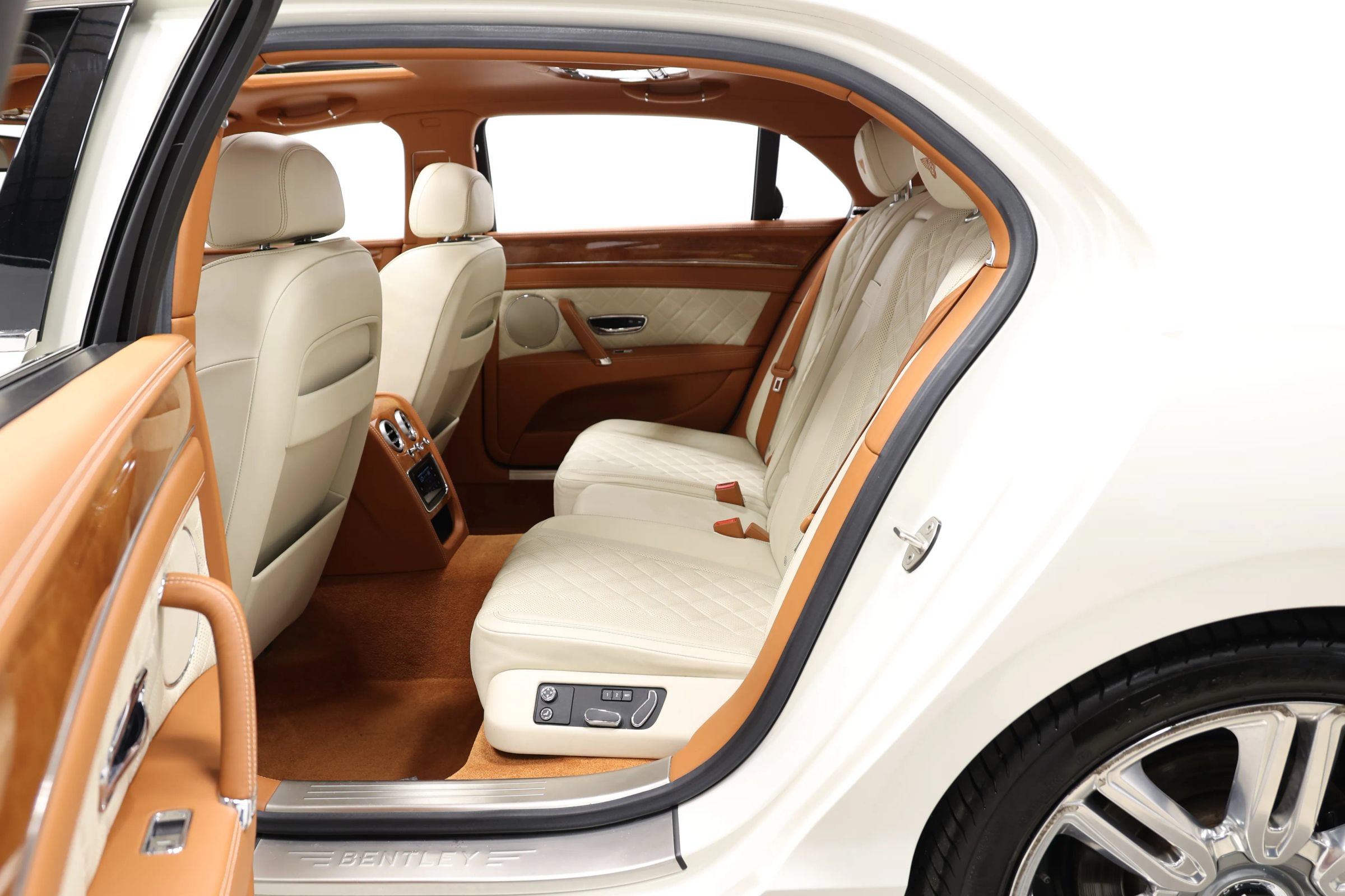 Used 2018 Bentley Flying Spur V8 AWD/4WD image 53