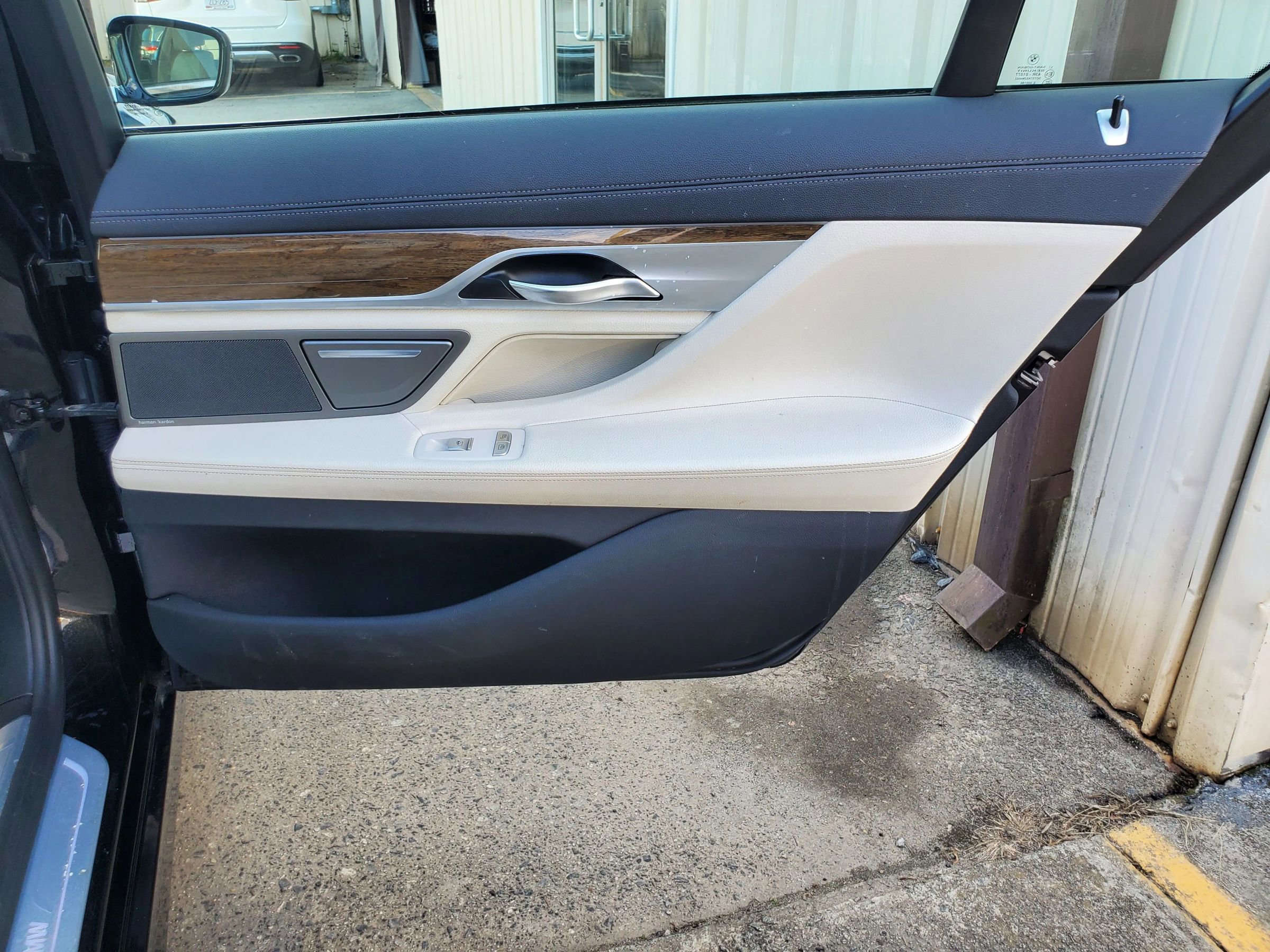 Used 2018 BMW 750i xDrive image 25