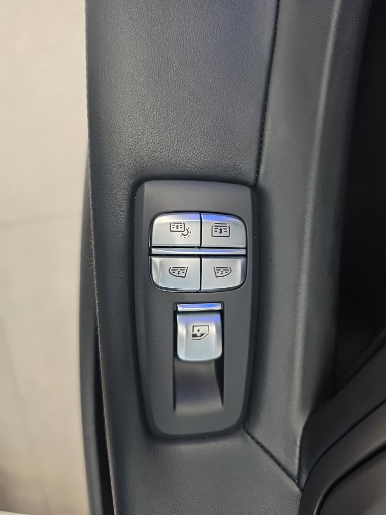 Used 2022 BMW 740i w/ Premium Package RWD image 48