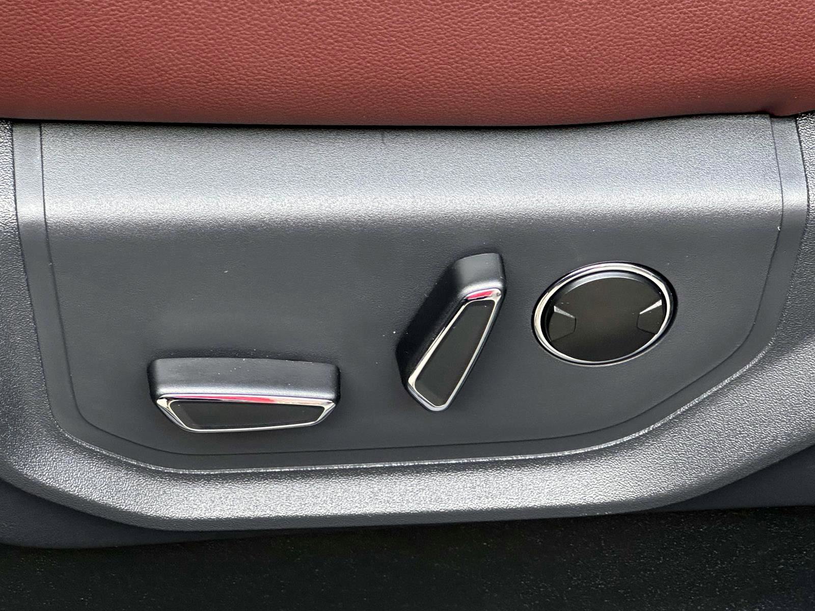 Used 2024 Ford Expedition Limited image 12