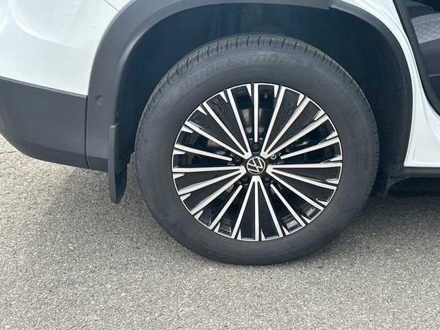 Certified 2025 Volkswagen Tiguan S image 31