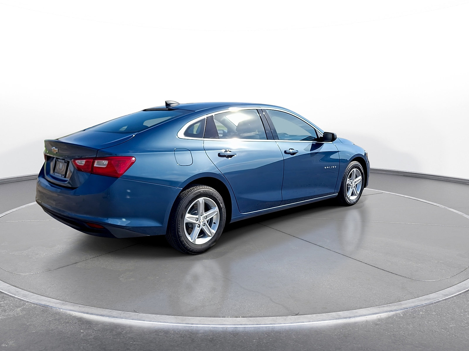 Used 2025 Chevrolet Malibu LS FWD image 8