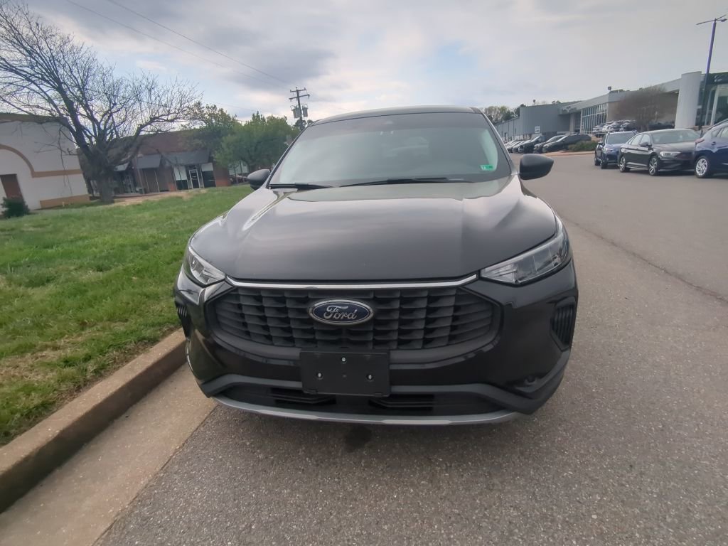 Used 2023 Ford Escape Active w/ Cold Weather Package image 8