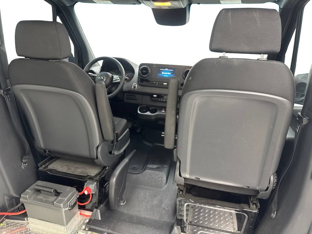 Used 2024 Mercedes-Benz Sprinter 2500 image 33