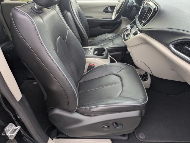 Used 2020 Chrysler Pacifica Limited FWD image 23