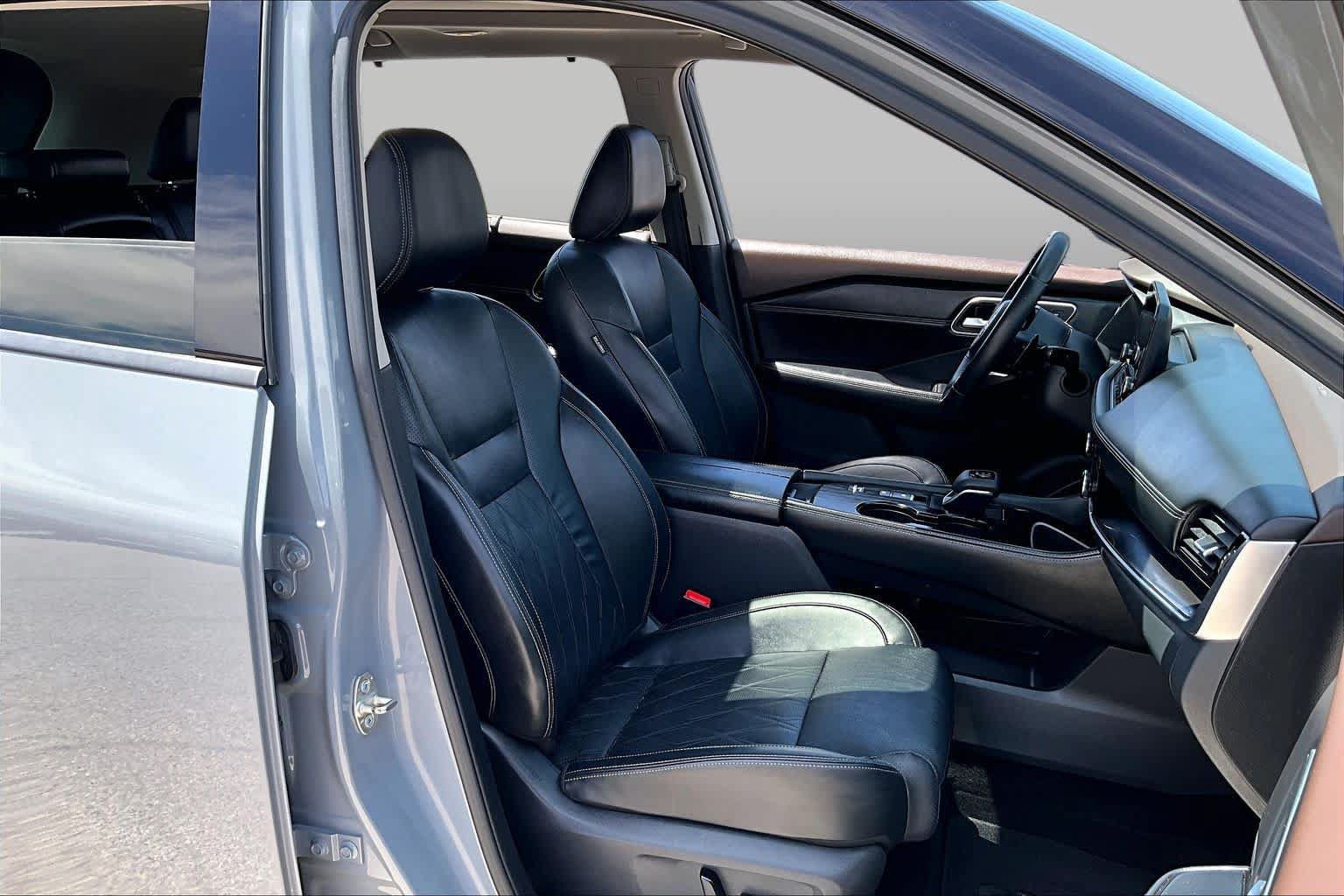 Used 2023 Nissan Rogue Platinum w/ Platinum Premium Package FWD image 9