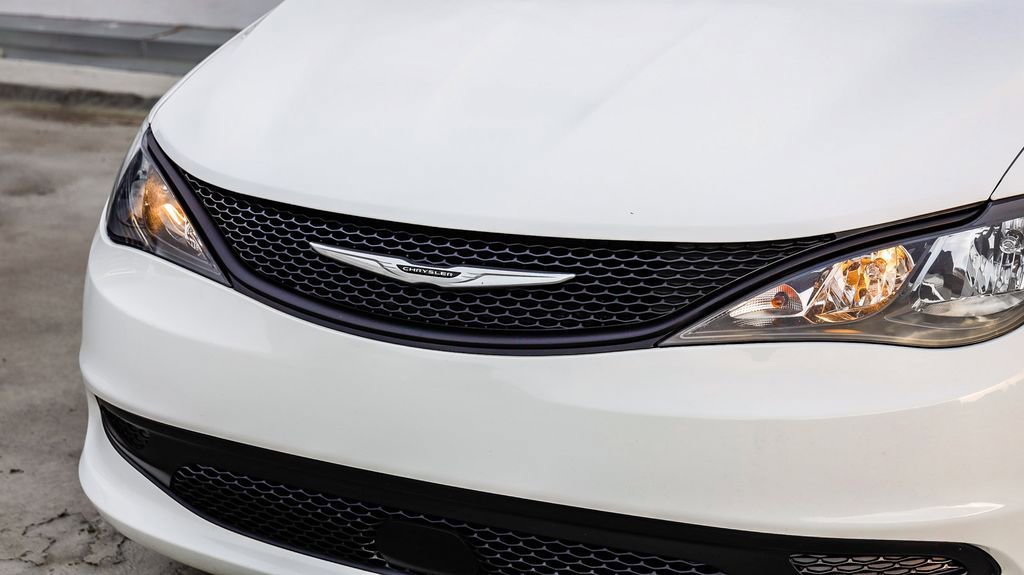 Used 2024 Chrysler Voyager LX image 6