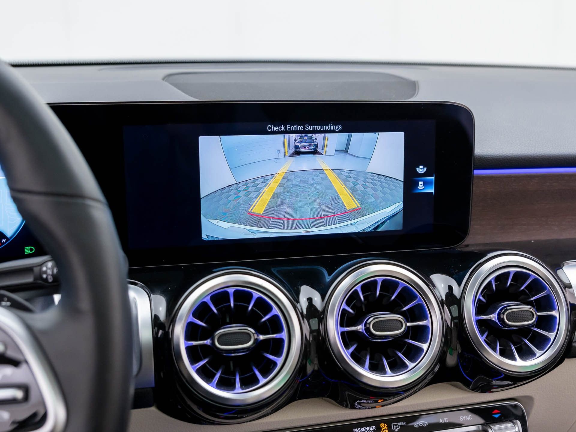 Used 2022 Mercedes-Benz GLB 250 4MATIC w/ Premium Package Lite image 27