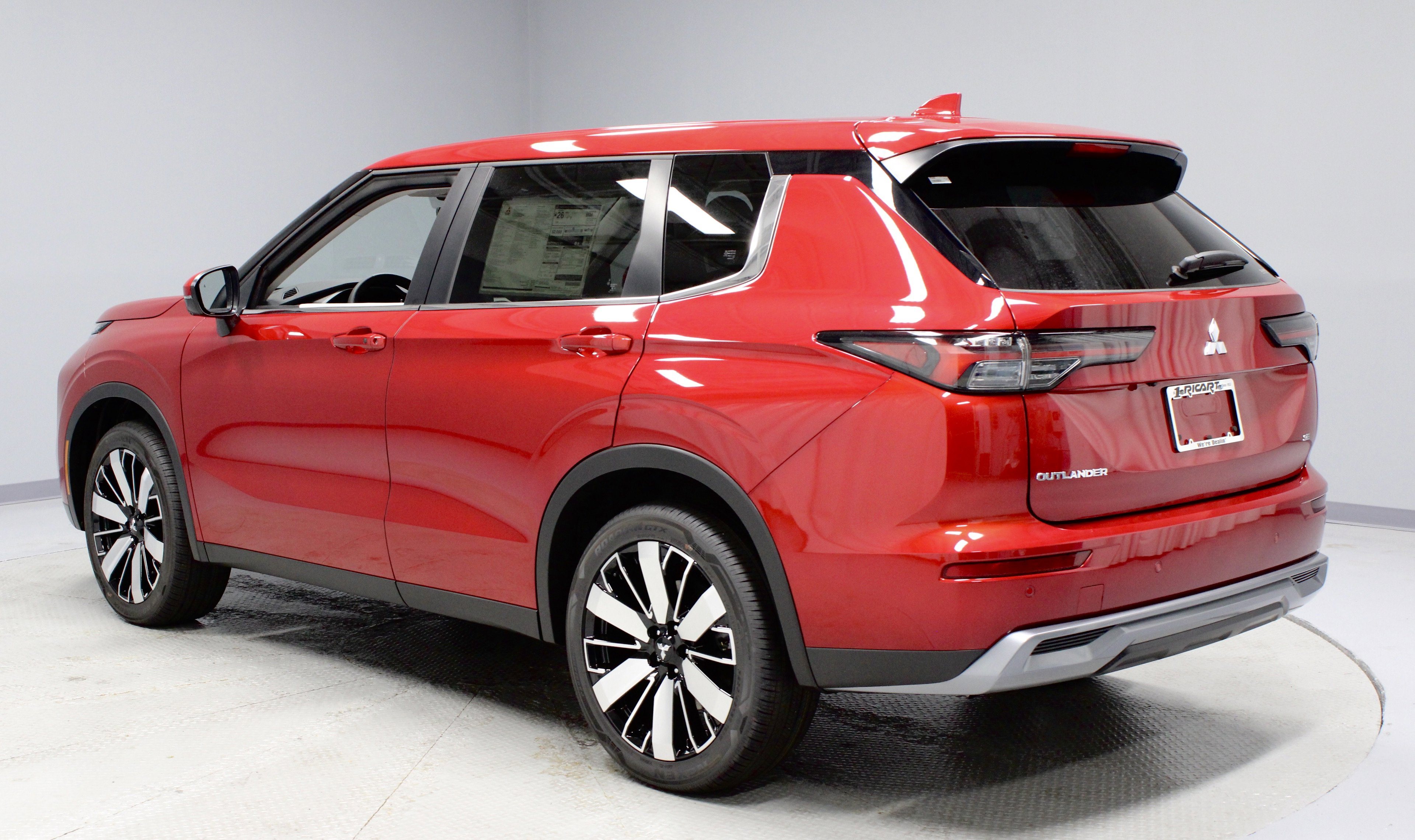 New 2025 Mitsubishi Outlander SE image 6