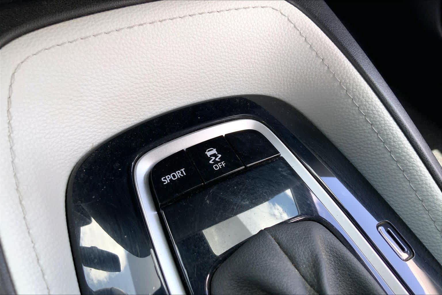 Used 2020 Toyota Corolla SE FWD image 31
