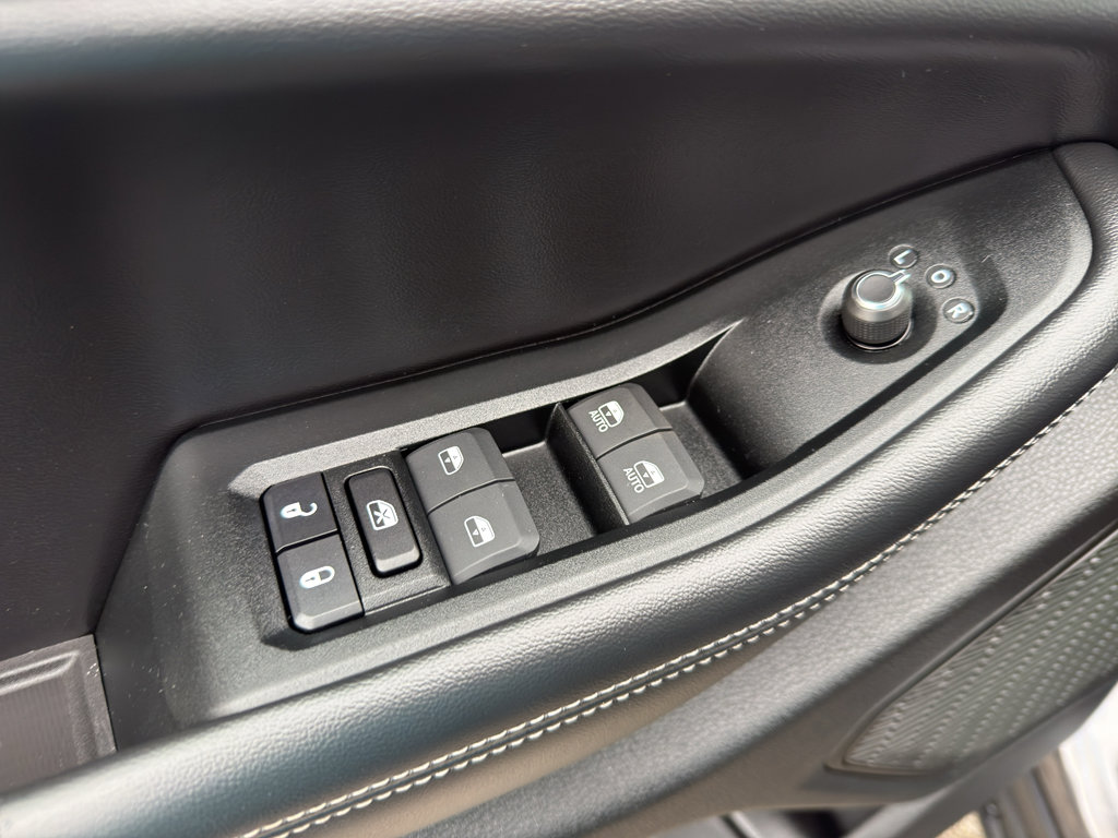 Used 2024 Jeep Grand Cherokee Limited image 12