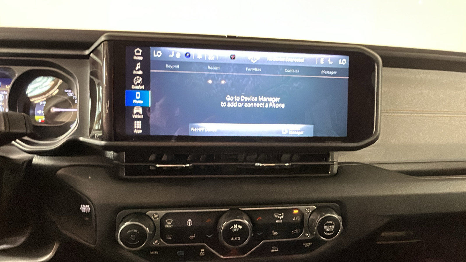 Used 2024 Jeep Wrangler Unlimited w/ Convenience Group AWD/4WD image 27