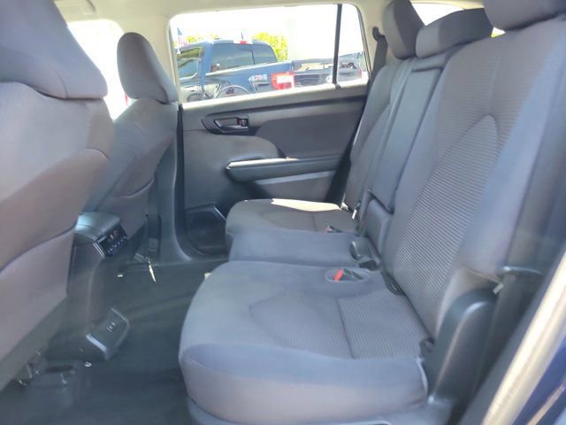 Used 2021 Toyota Highlander L FWD image 7