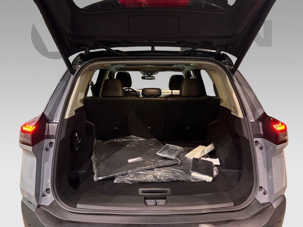 Used 2023 Nissan Rogue SV w/ SV Premium B Package image 26