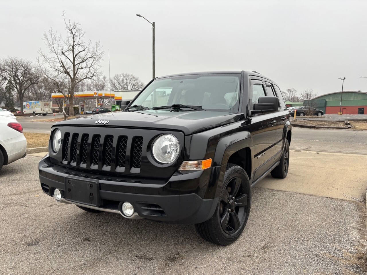 Used 2013 Jeep Patriot Latitude w/ Altitude Pkg image 2