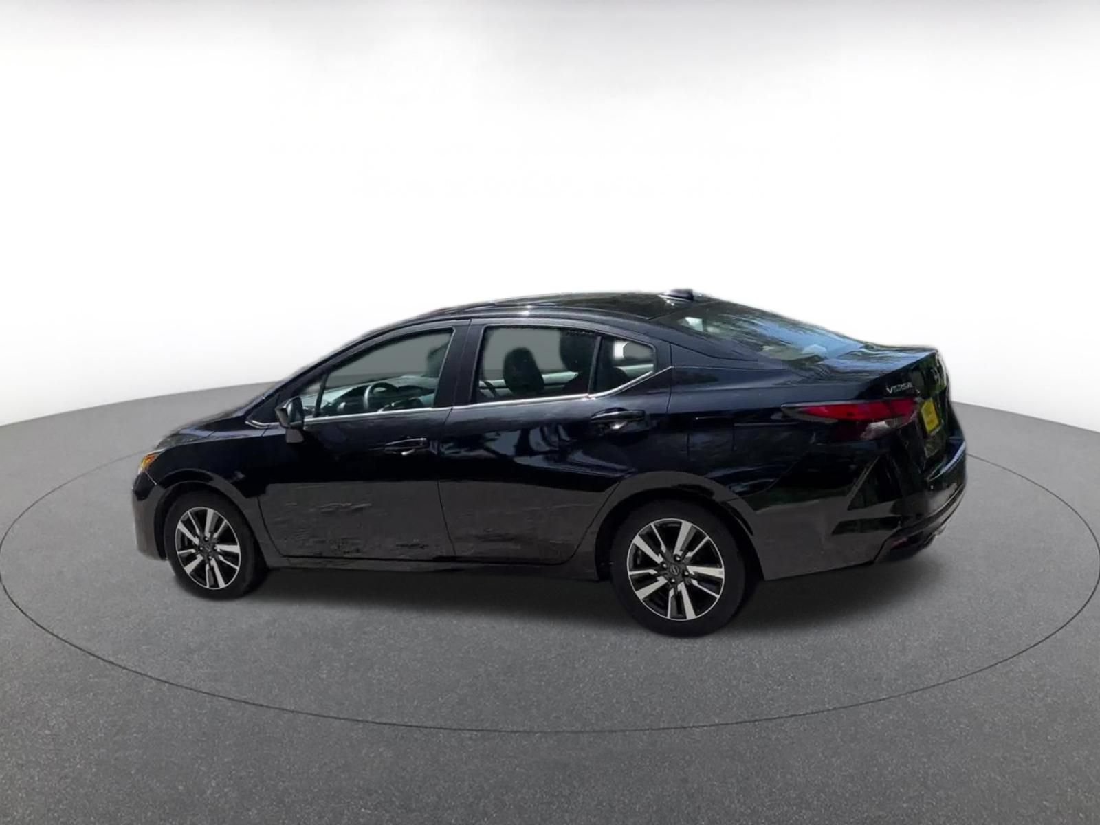 Used 2025 Nissan Versa SV FWD image 9