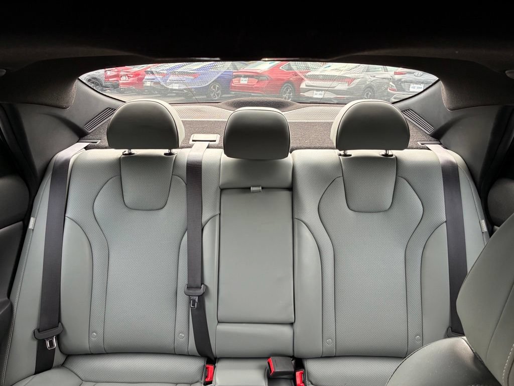 Used 2025 Hyundai Elantra Limited w/ Cargo Package FWD image 13