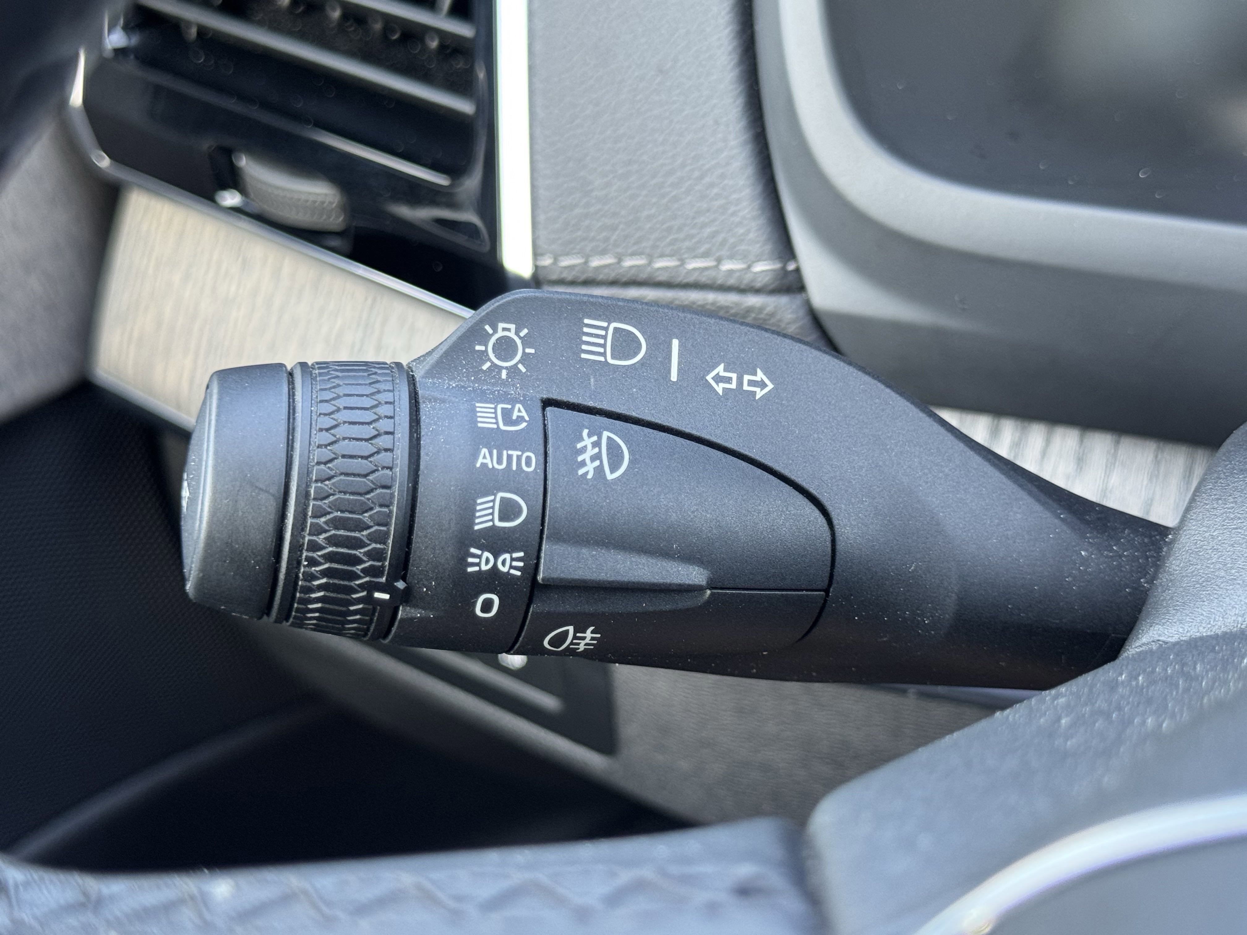 Used 2024 Volvo XC90 T8 Ultimate w/ Lounge Package image 77