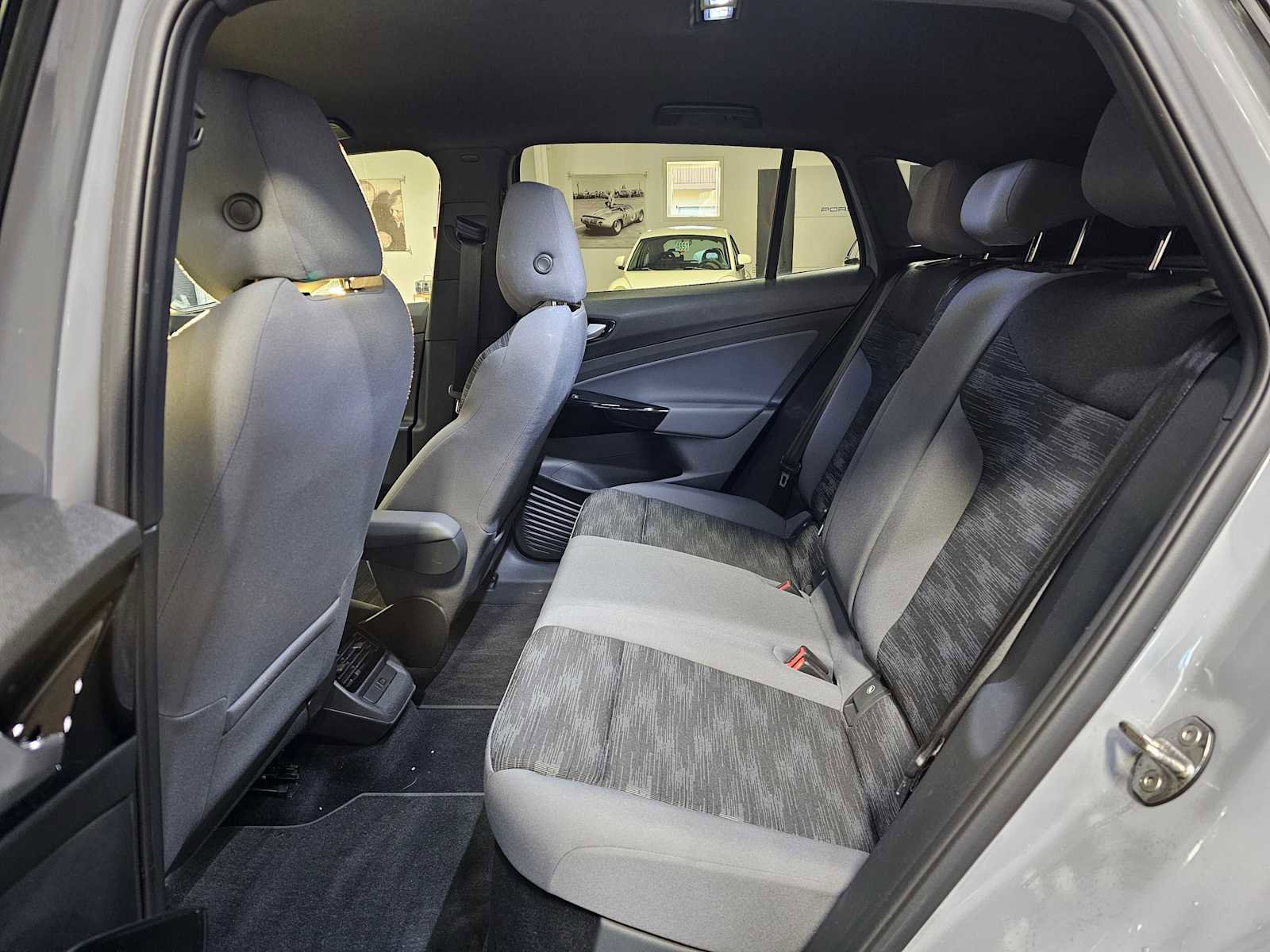 Used 2022 Volkswagen ID.4 Pro image 16