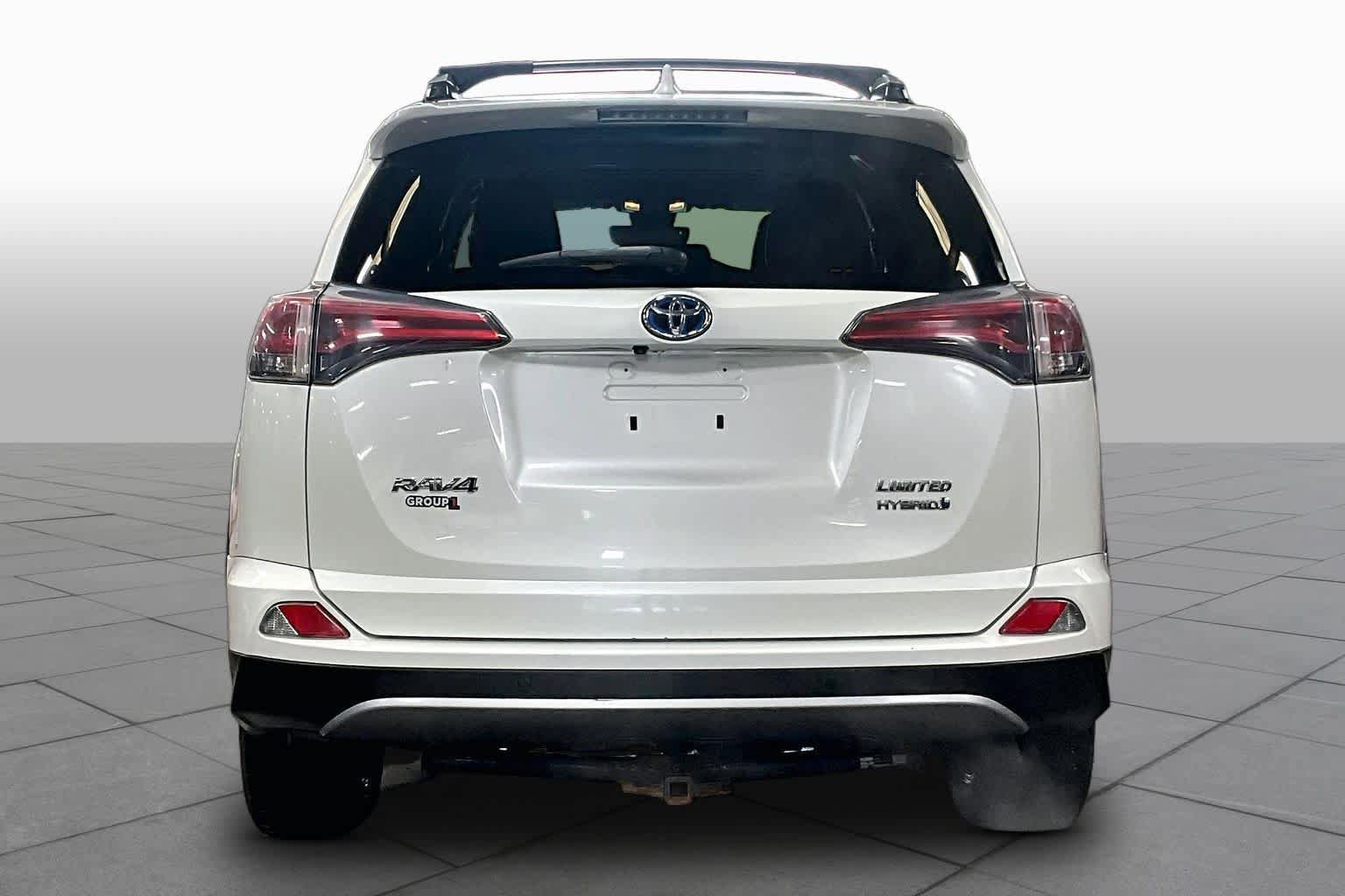 Used 2017 Toyota RAV4 Limited w/ Carpet Mat Package AWD/4WD image 5