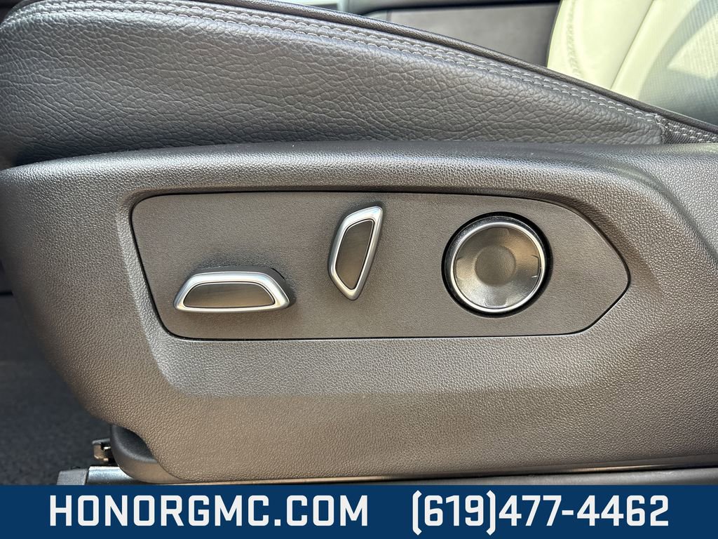 Used 2025 GMC Yukon Denali image 14