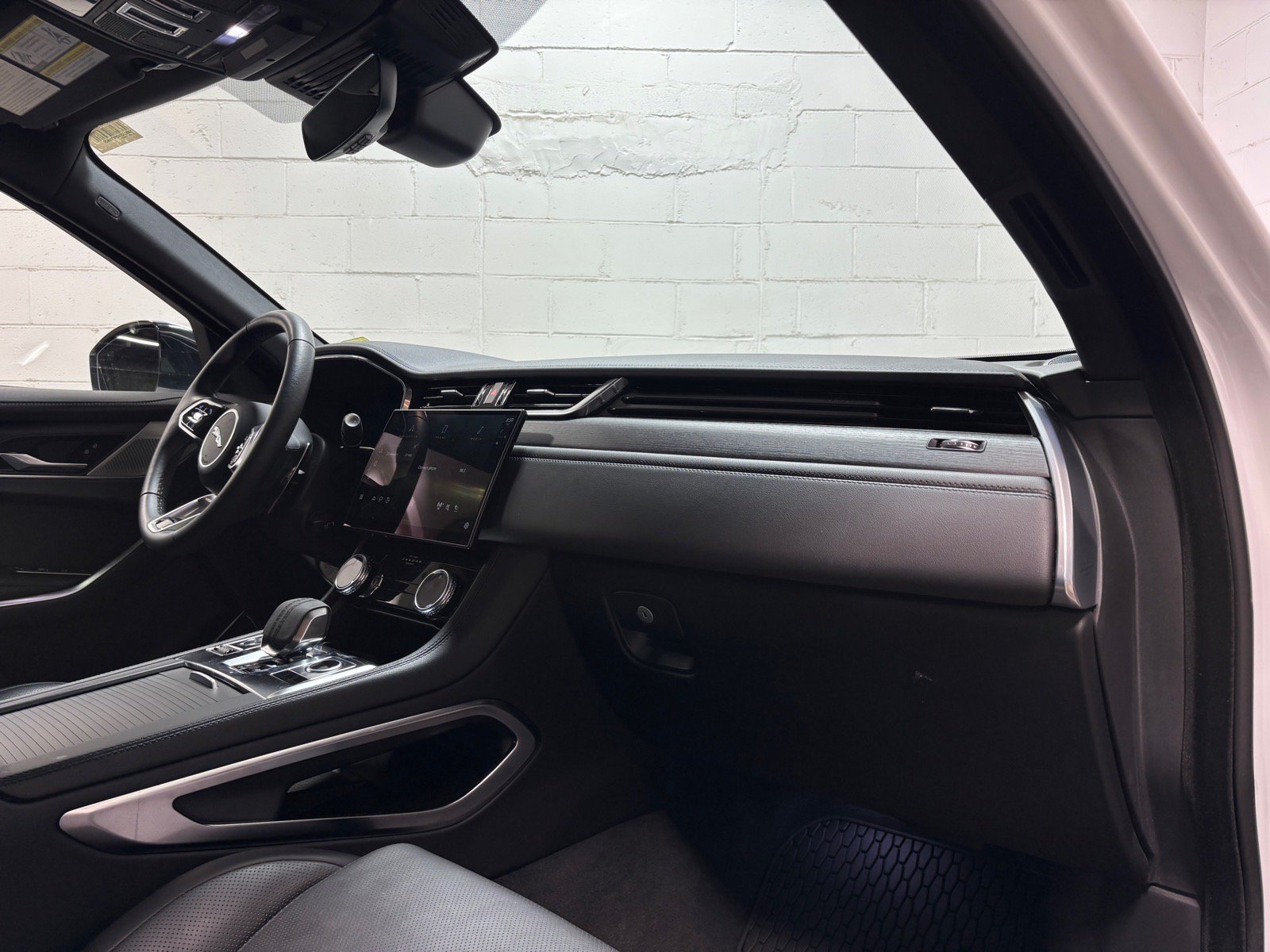 Used 2023 Jaguar F-PACE S AWD/4WD image 31