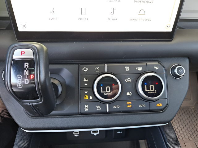 Used 2022 Land Rover Defender 90 X-Dynamic HSE AWD/4WD image 18
