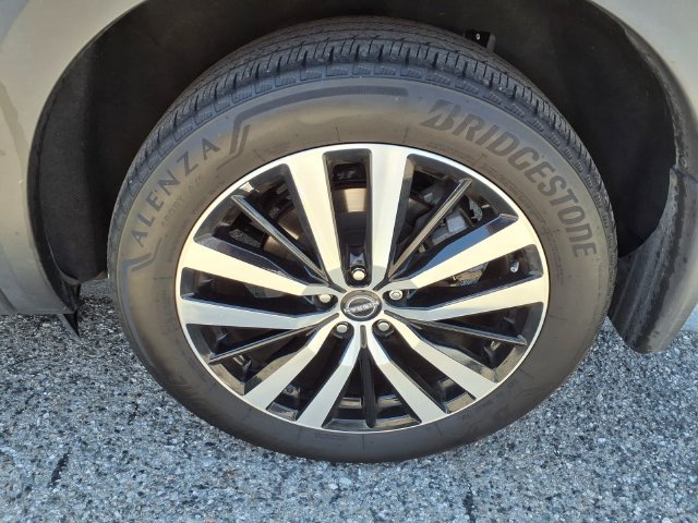 Certified 2025 Nissan Pathfinder Platinum w/ Cargo Package FWD image 20
