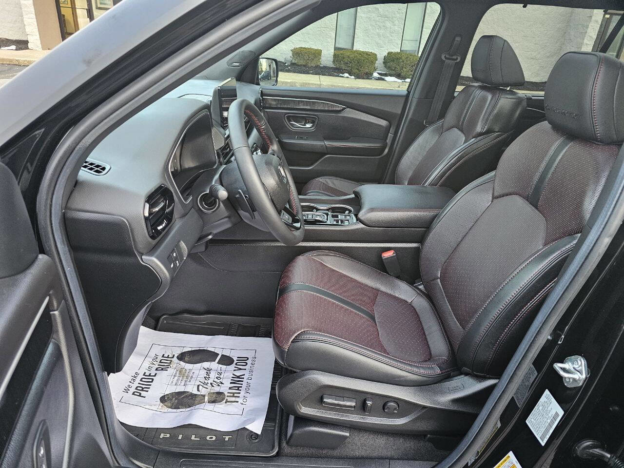 Used 2025 Honda Pilot Black Edition image 19