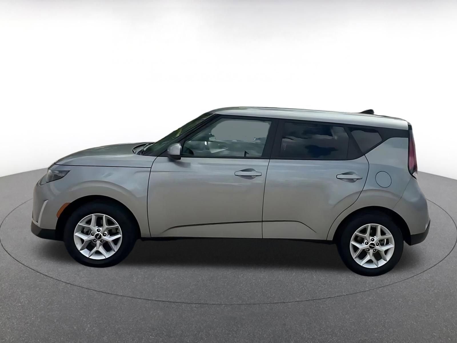 Used 2025 Kia Soul LX w/ LX Technology Package image 9