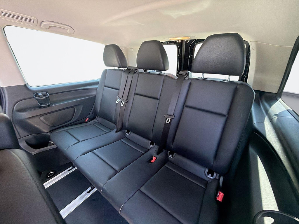 Used 2018 Mercedes-Benz Metris Passenger image 21