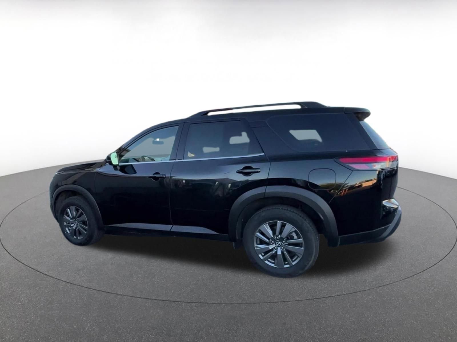Used 2025 Nissan Pathfinder SV AWD/4WD image 10