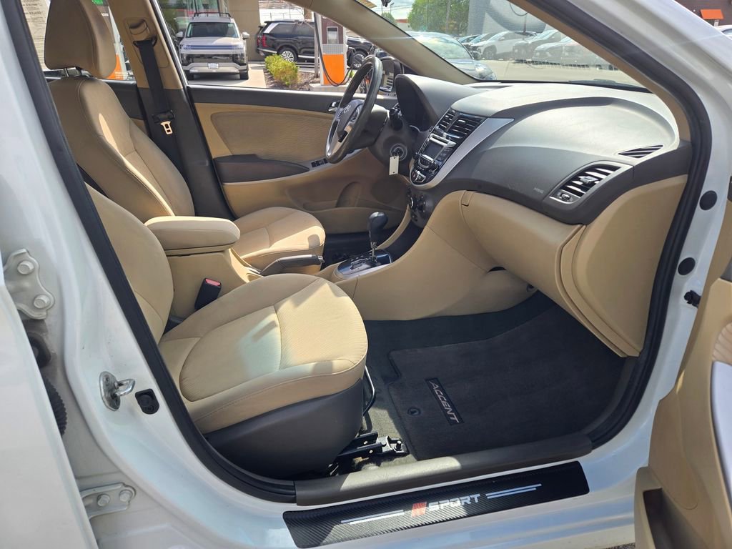 Used 2013 Hyundai Accent GLS w/ Premium Pkg FWD image 9