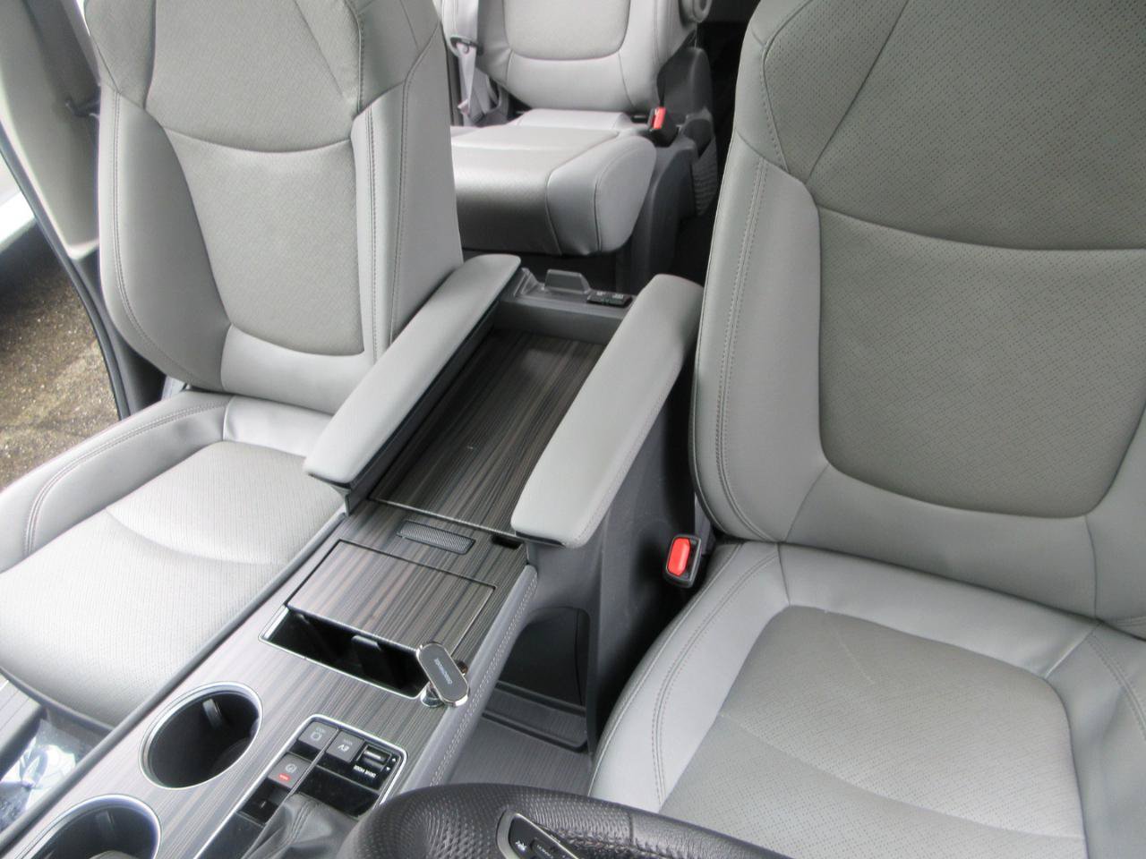 Used 2024 Toyota Sienna Limited AWD image 15