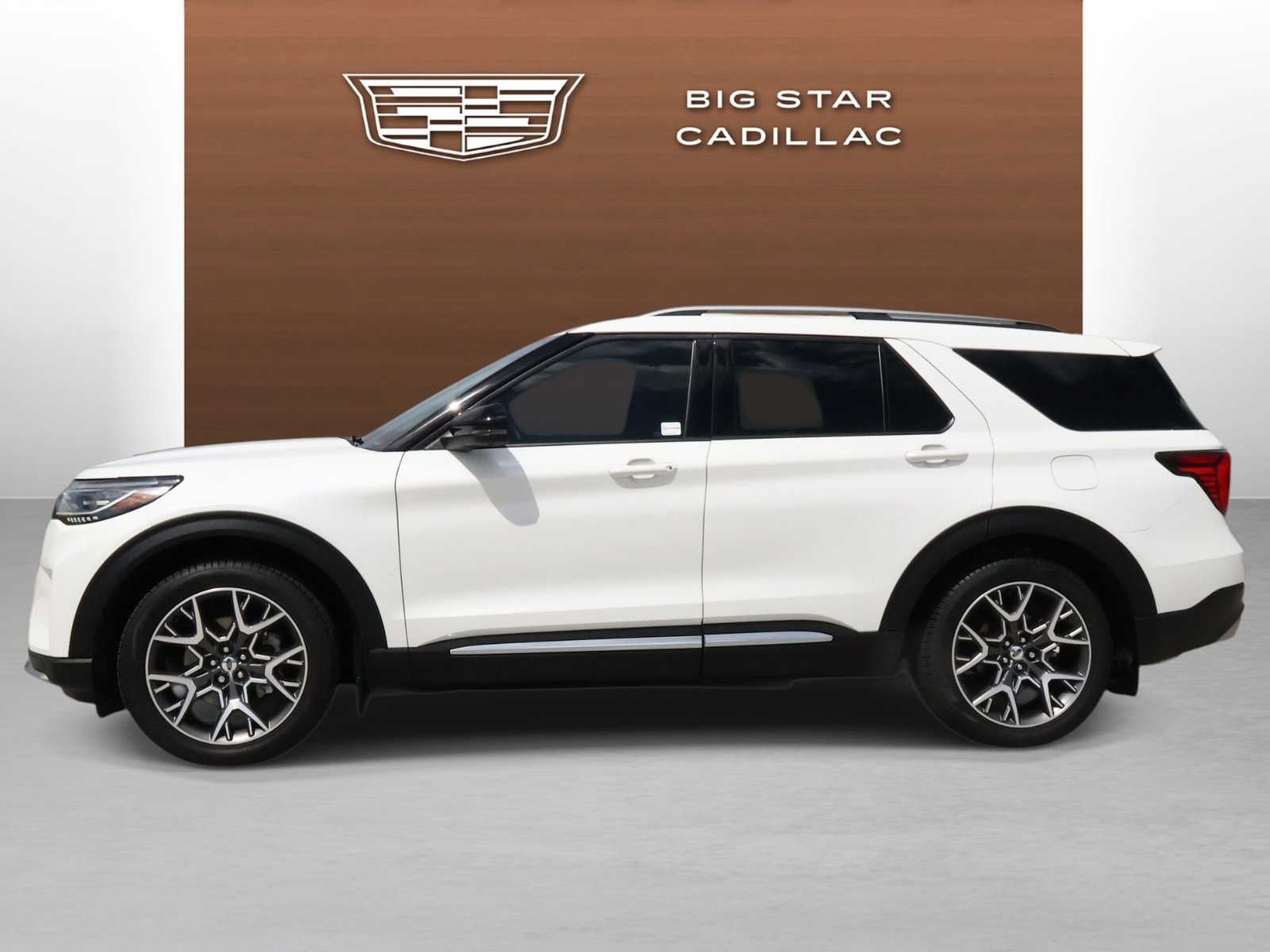 Used 2025 Ford Explorer Platinum w/ Ultimate Package RWD image 2