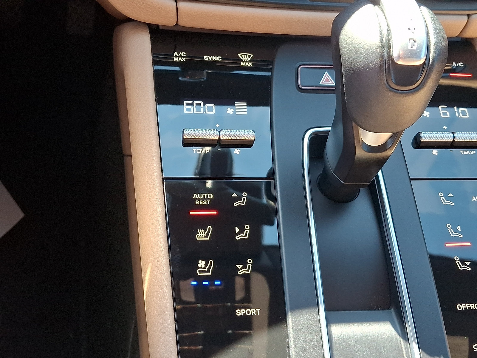 Used 2022 Porsche Macan AWD/4WD image 17