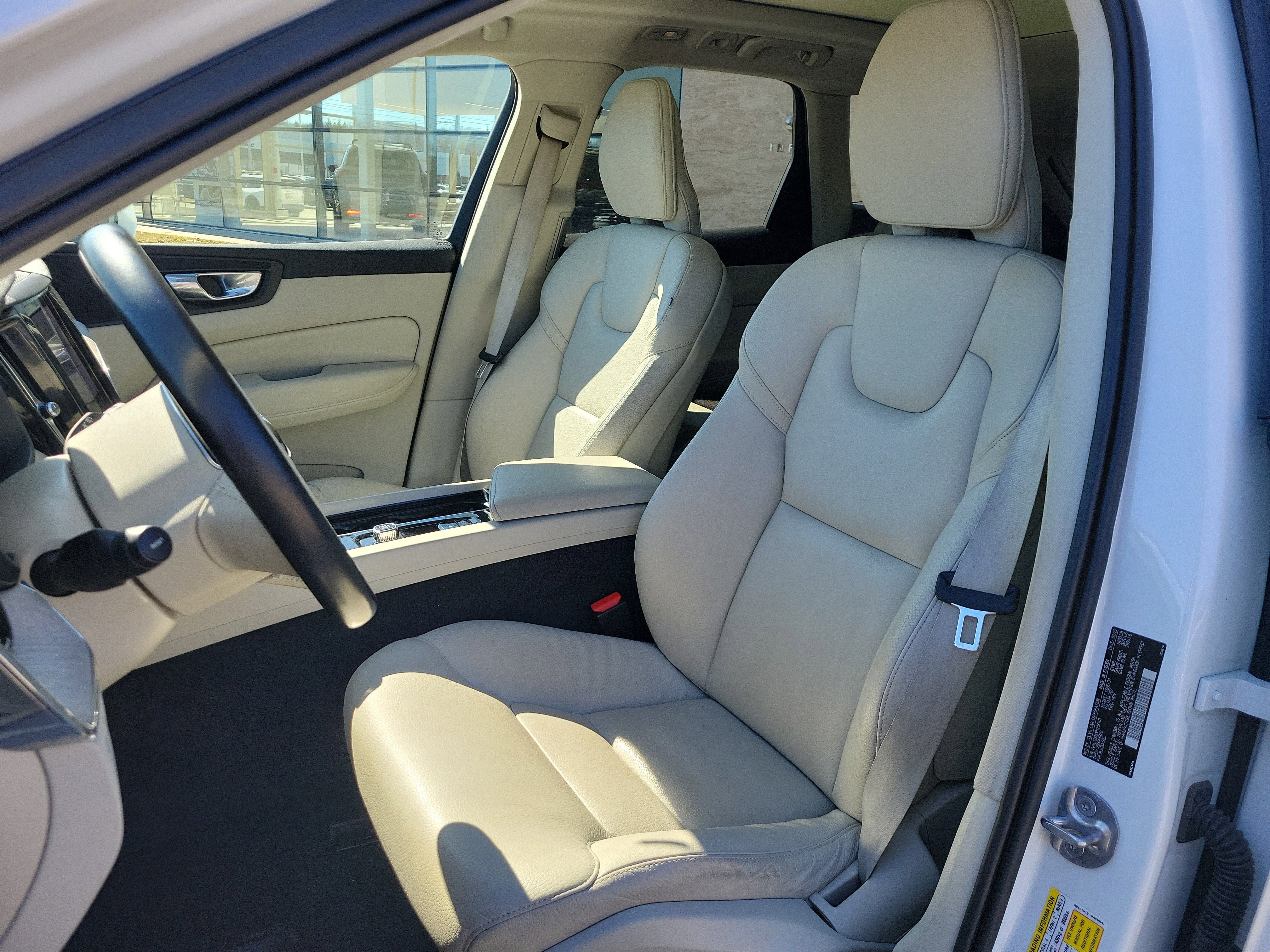 Used 2023 Volvo XC60 B5 Plus w/ Climate Package image 4