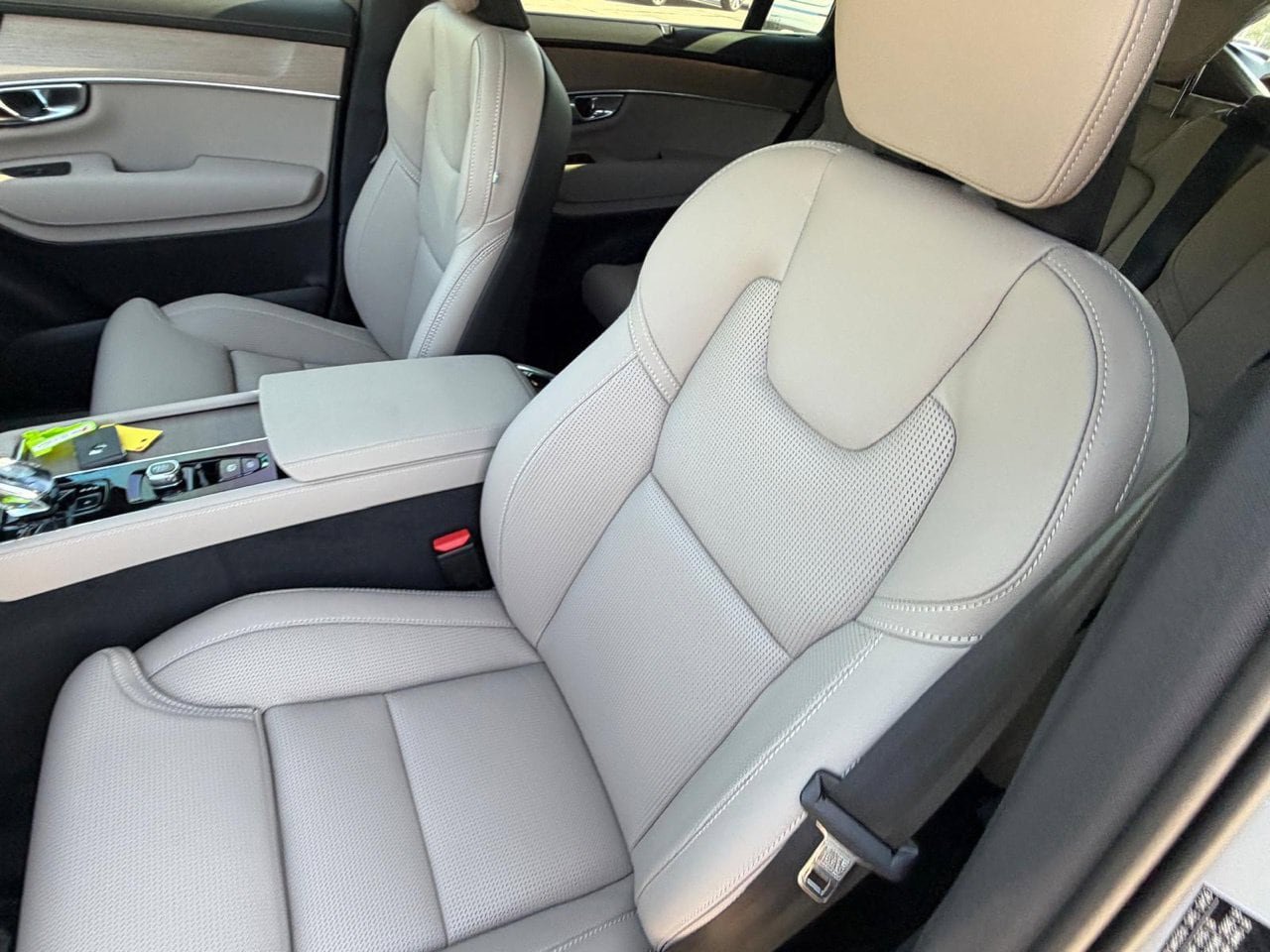 New 2026 Volvo XC90 B6 Plus w/ Protection Package Premier AWD/4WD image 19