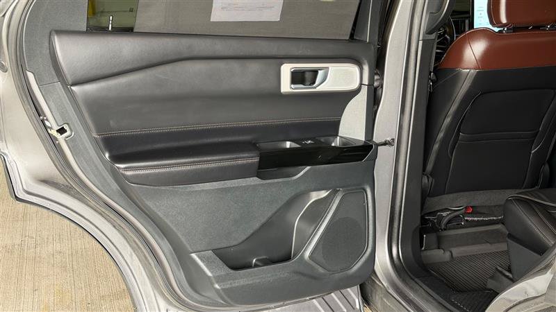 Used 2021 Ford Explorer Platinum w/ Equipment Group 601A AWD/4WD image 42