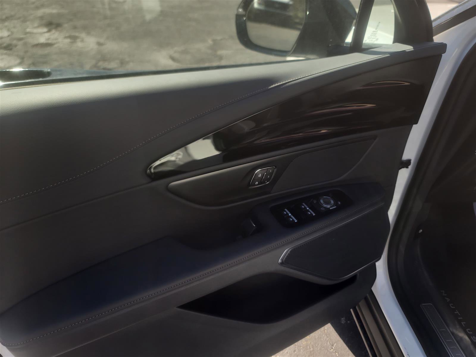 New 2025 Lincoln Nautilus Premier w/ Jet Appearance Package image 15