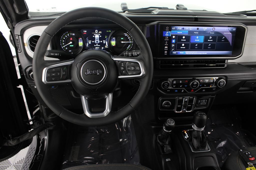 Used 2025 Jeep Wrangler Unlimited Sahara AWD/4WD image 10