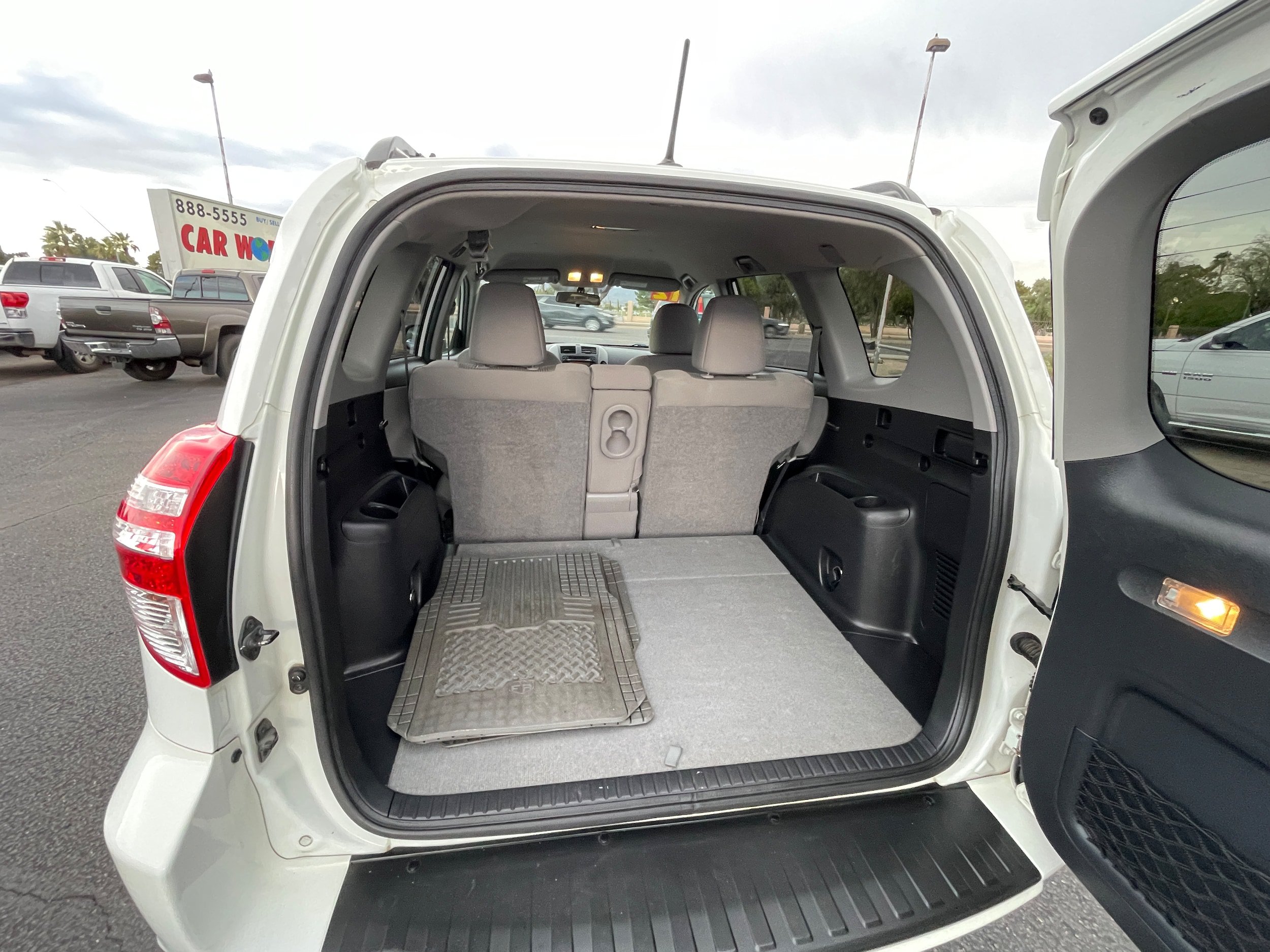Used 2012 Toyota RAV4 FWD w/ Value Pkg image 19
