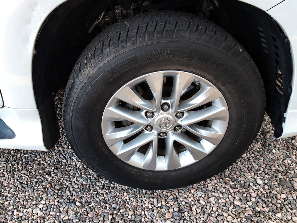 Used 2015 Lexus GX 460 w/ Premium Package AWD/4WD image 36