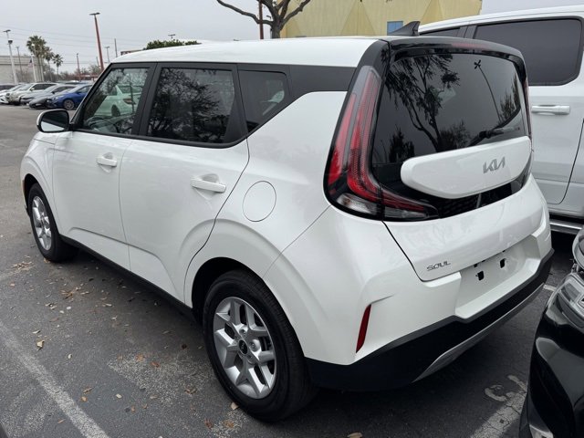 Certified 2025 Kia Soul LX image 2
