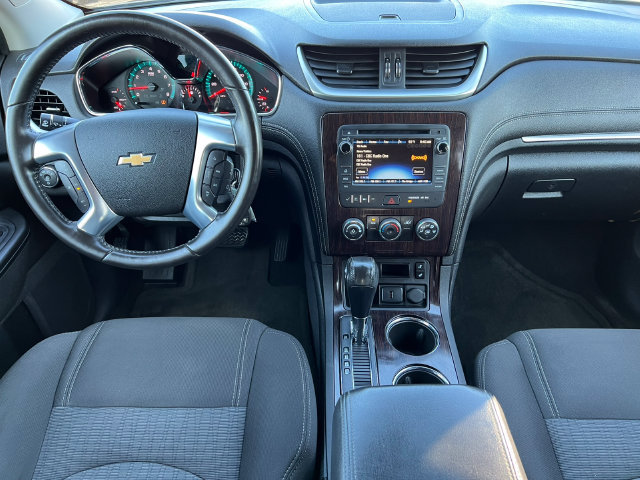 Used 2017 Chevrolet Traverse LT w/ Style and Technology Package FWD image 2