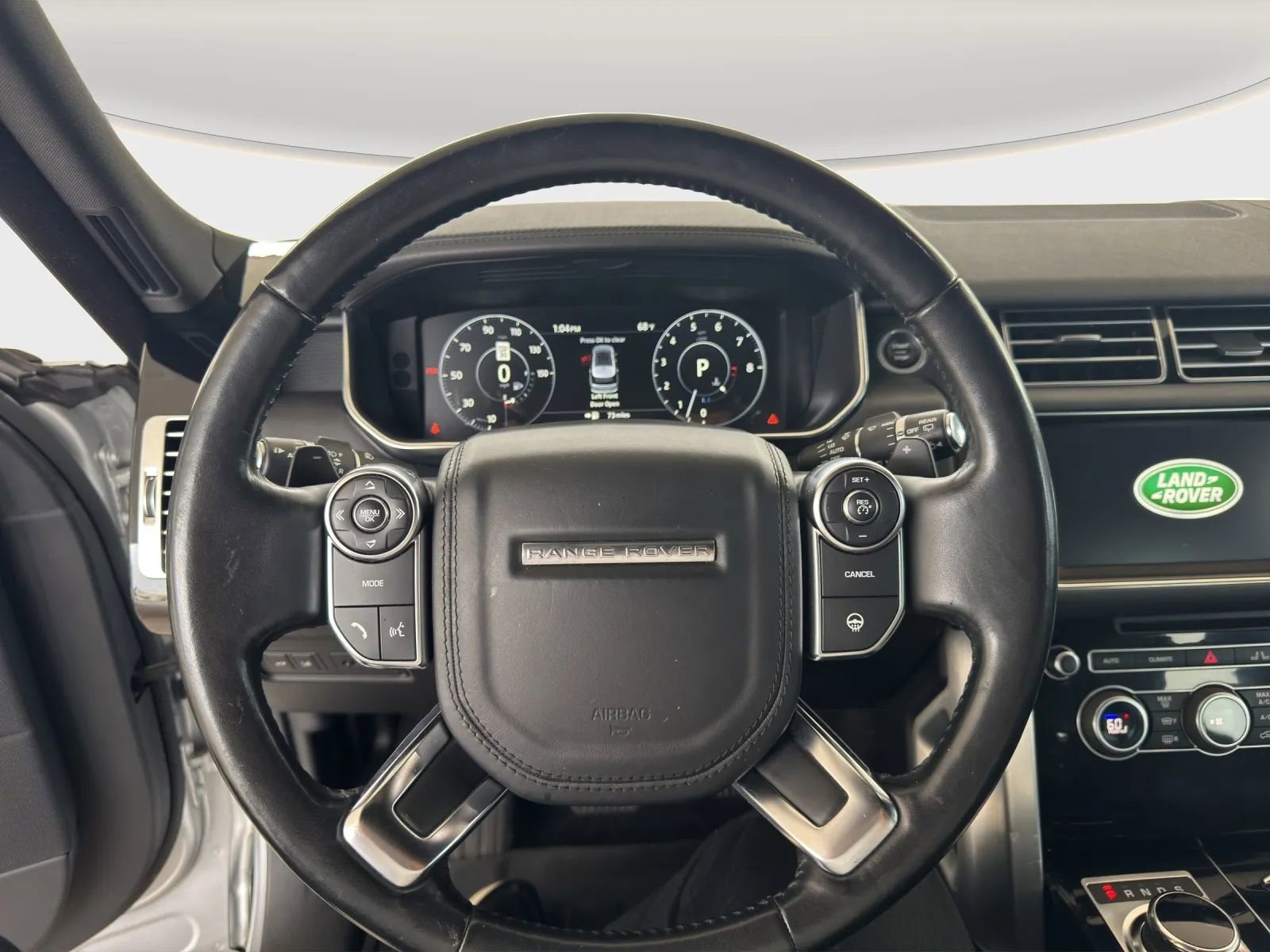 Used 2017 Land Rover Range Rover HSE image 9