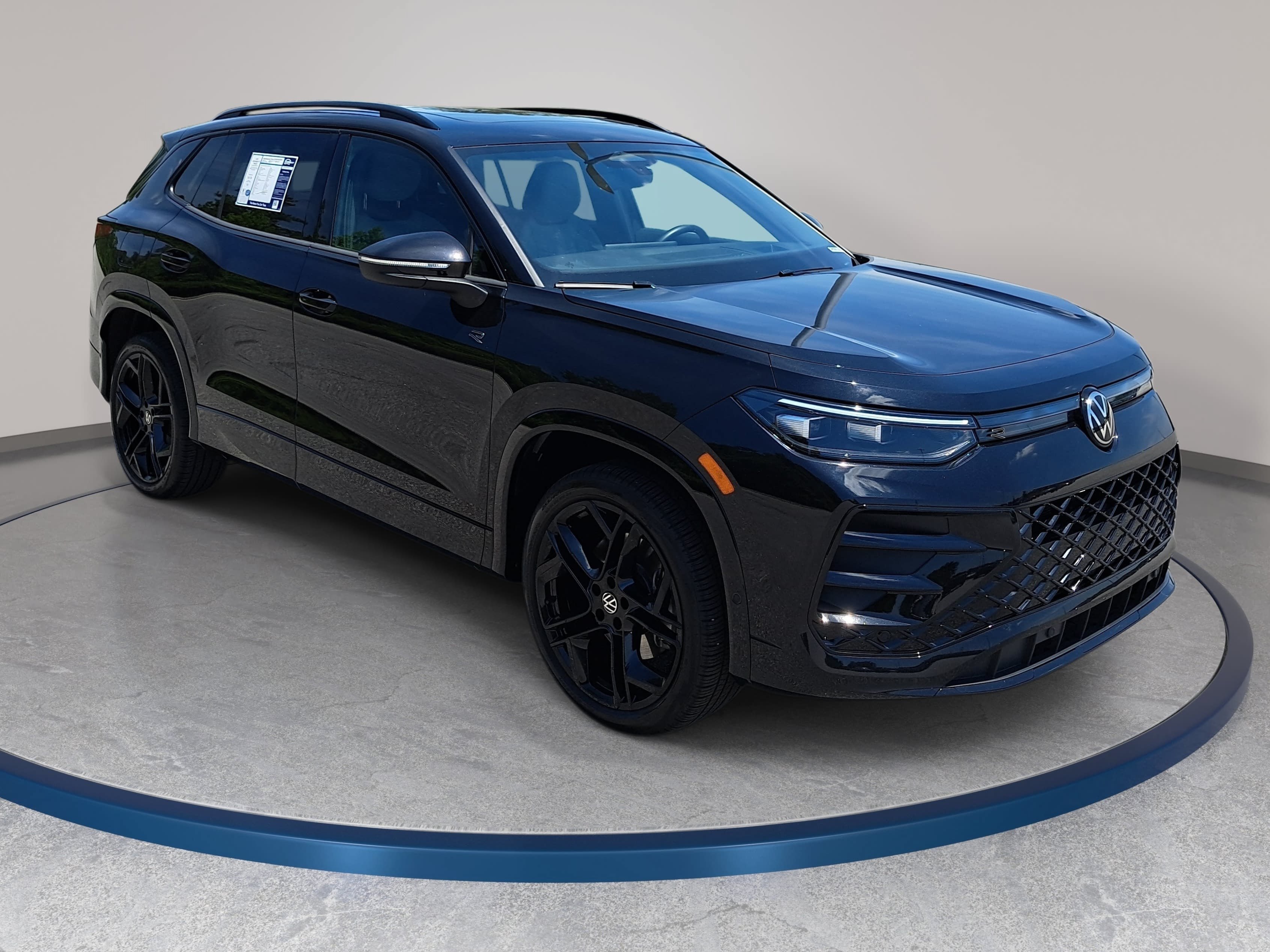 Used 2025 Volkswagen Tiguan SE R-Line AWD/4WD image 3