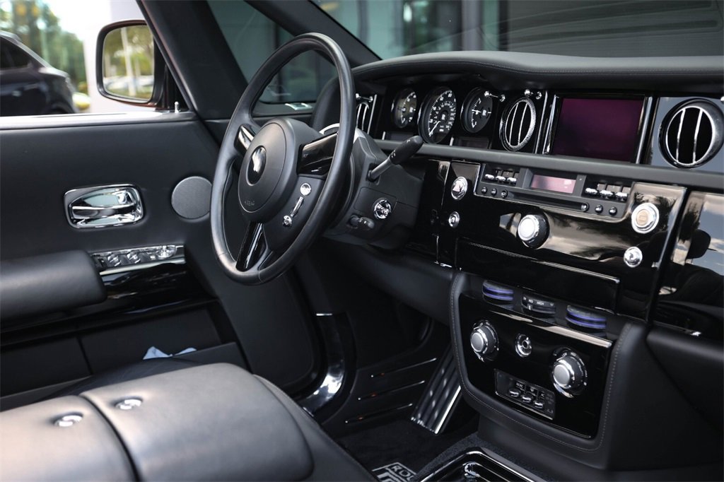 Used 2010 Rolls-Royce Phantom Drophead Coupe image 41