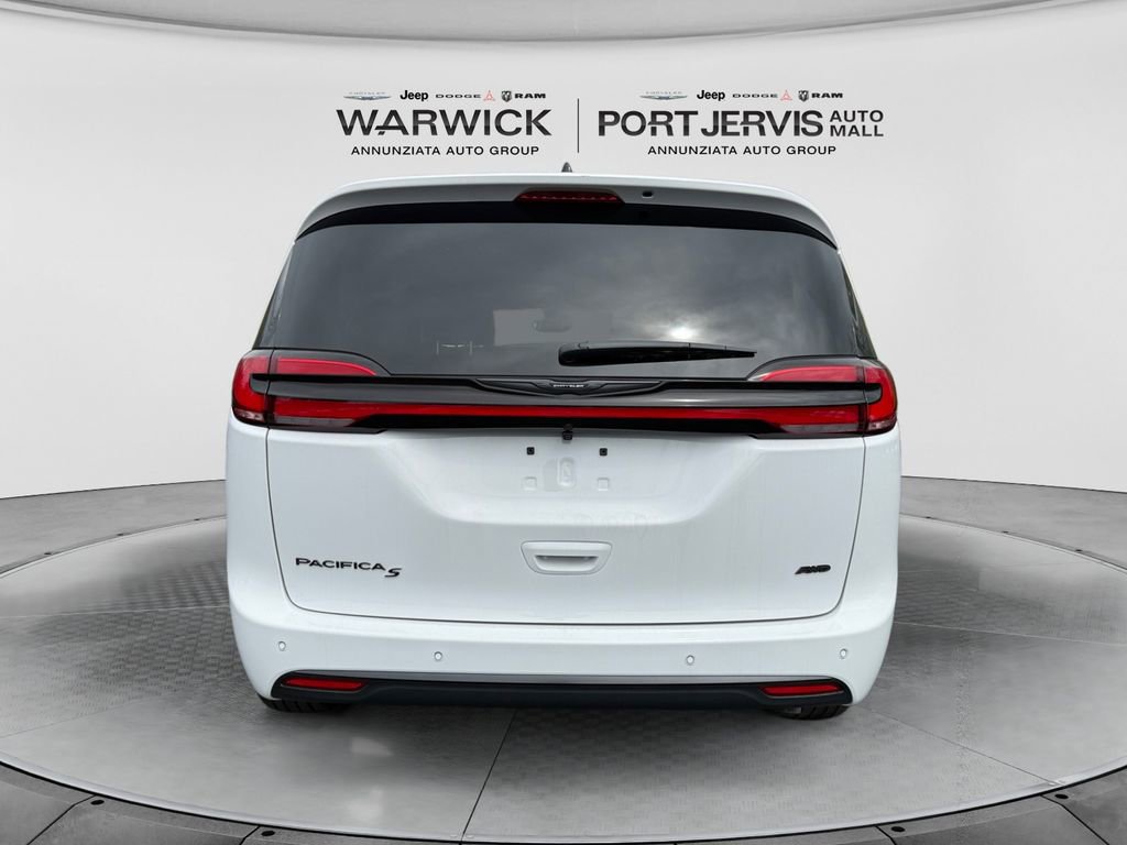New 2026 Chrysler Pacifica Select AWD/4WD image 4